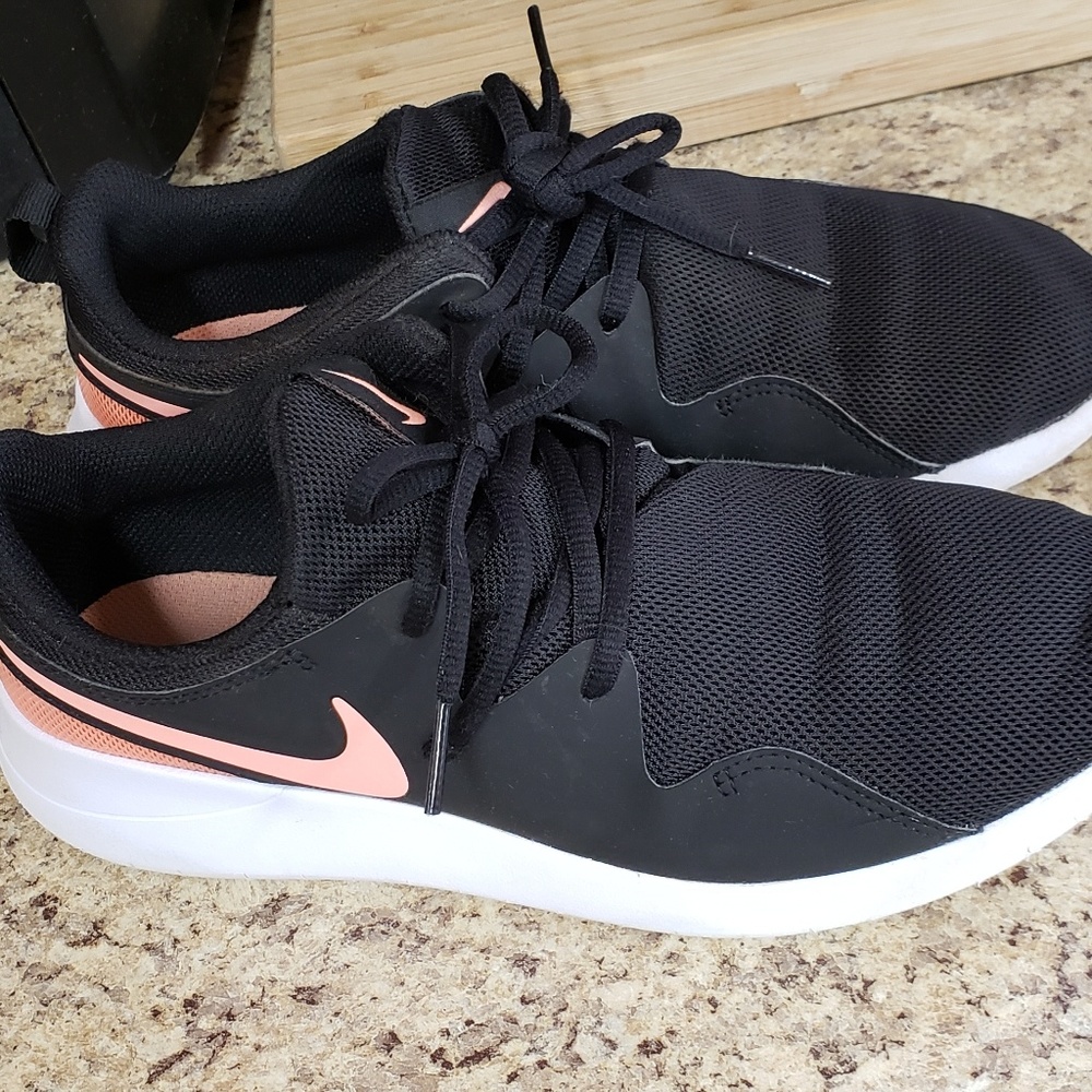 Girls Nike Roshe 'Big Kids' Size 6Y